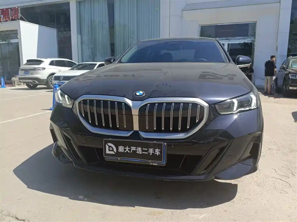 BMW 5 Series 2025 530Li Premium M Sport Package фото 2