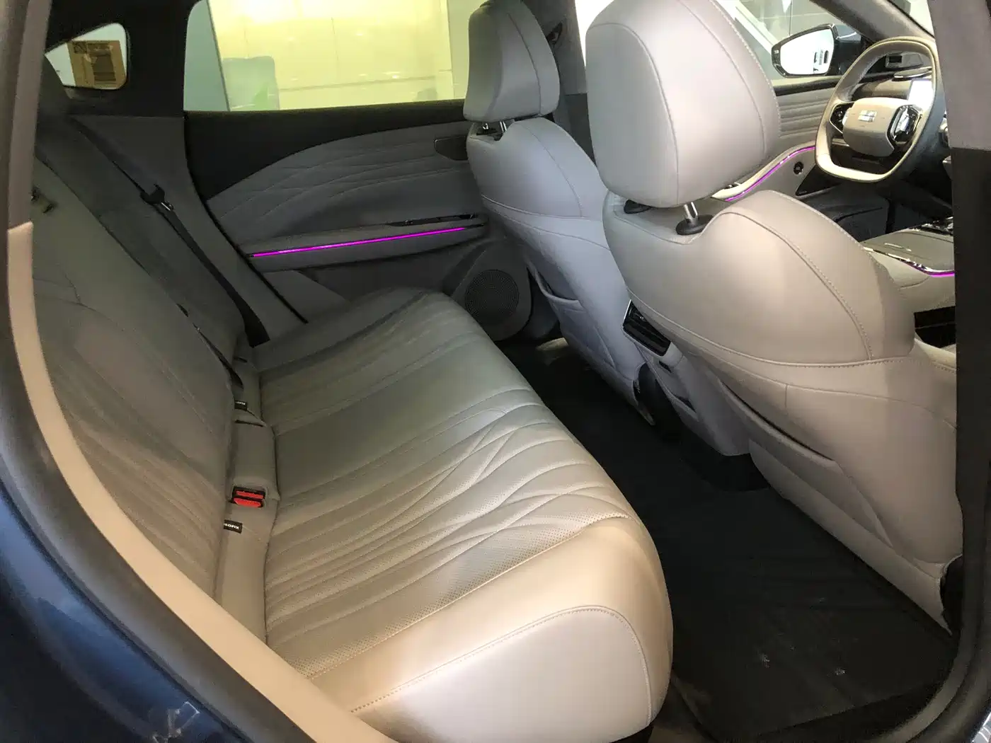 Geely Galaxy Galaxy Xingyao 8 2025 Model 130km EM-i Flagship Edition фото 10