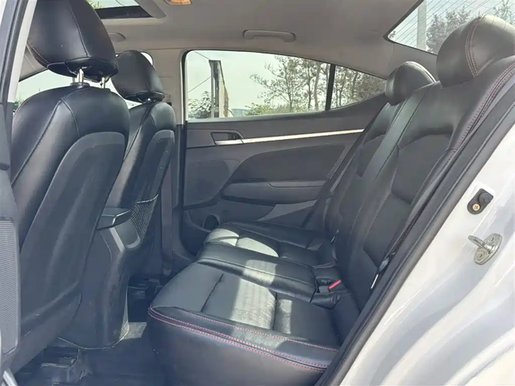 Hyundai Elantra 2016 Model 1.6L Automatic Smart Elite фото 19