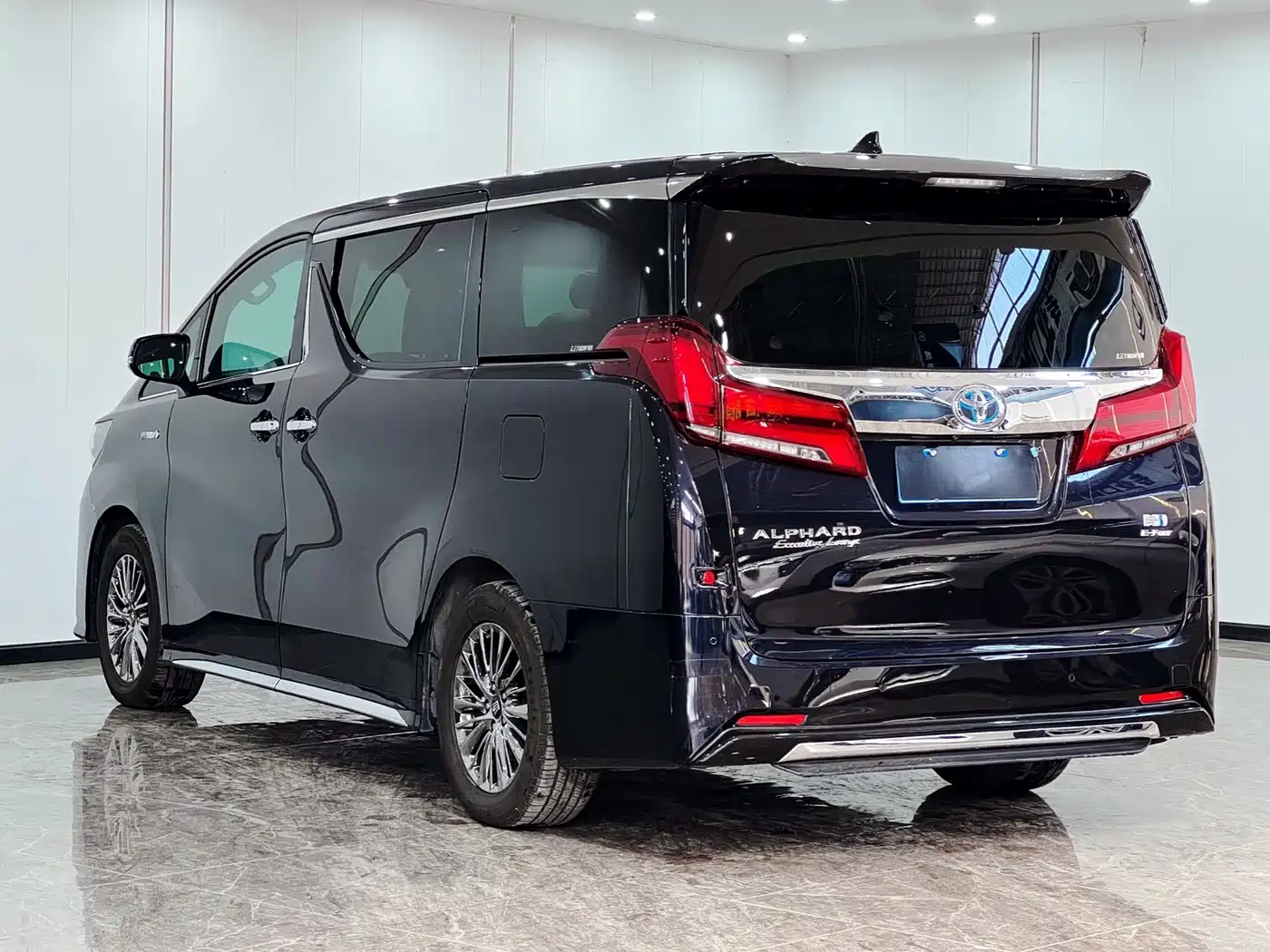 Toyota Vellfire 2019 Hybrid 2.5L HV Premium Edition фото 6
