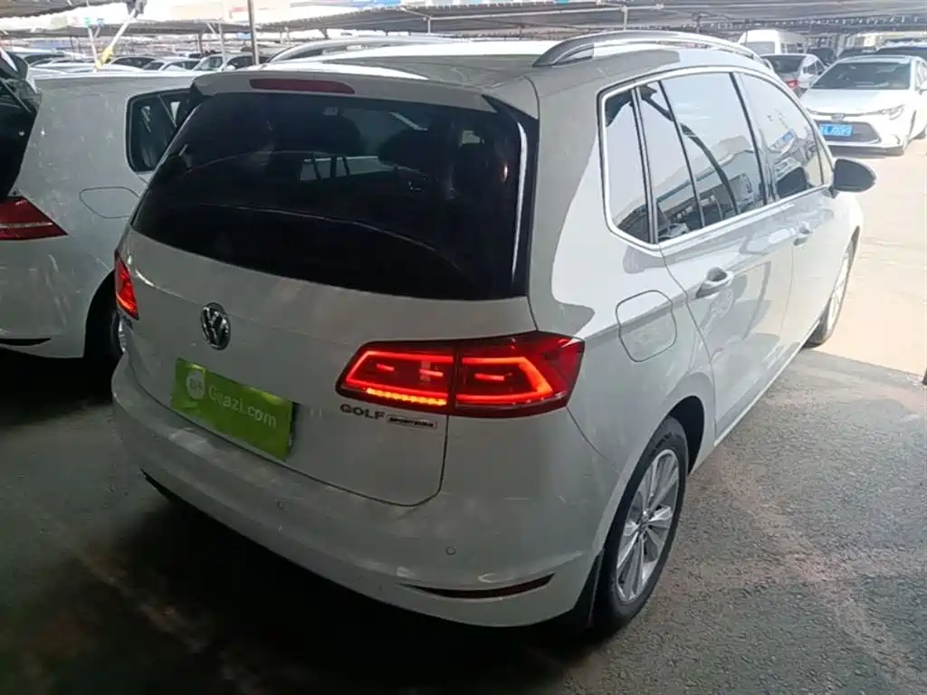 Volkswagen Golf Sportsvan 2016 230TSI Automatic Progressive фото 7