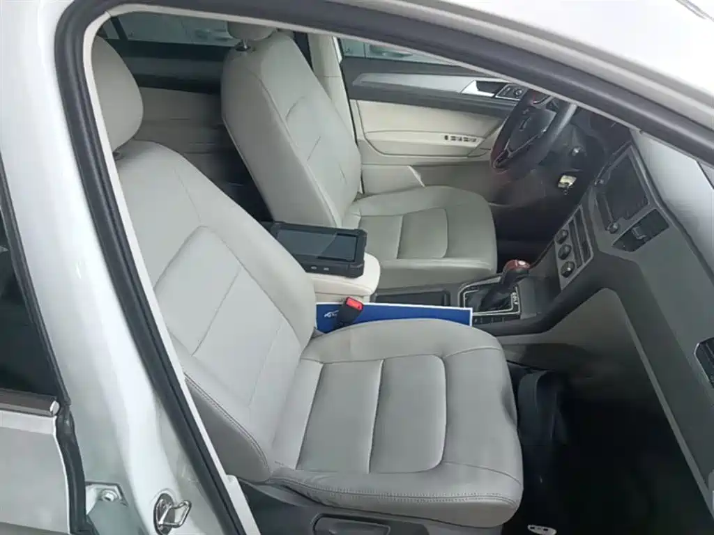Volkswagen Golf Sportsvan 2016 230TSI Automatic Progressive фото 25
