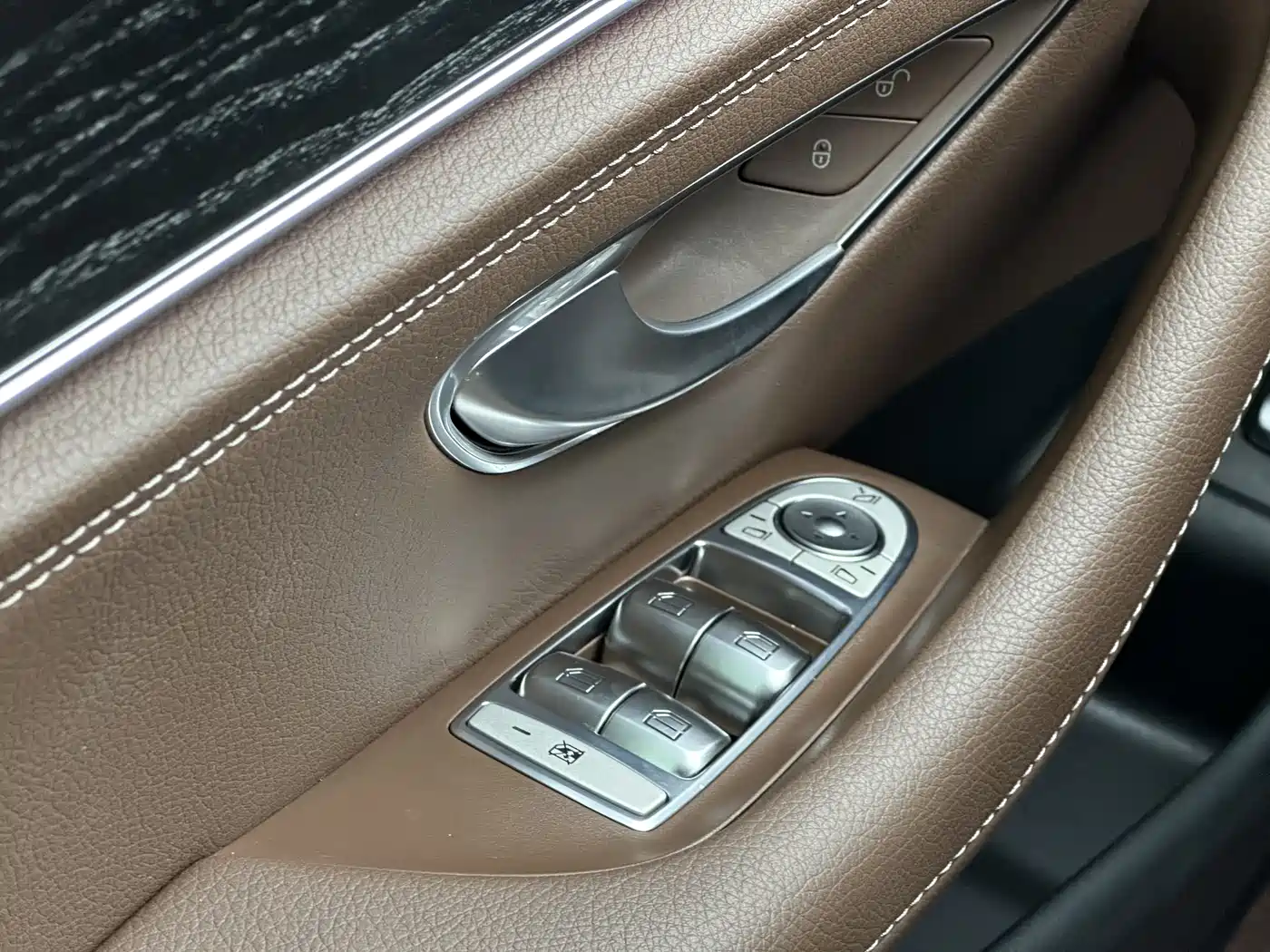 Mercedes-Benz E-Class 2023 E 300 L Sport Fashion фото 21