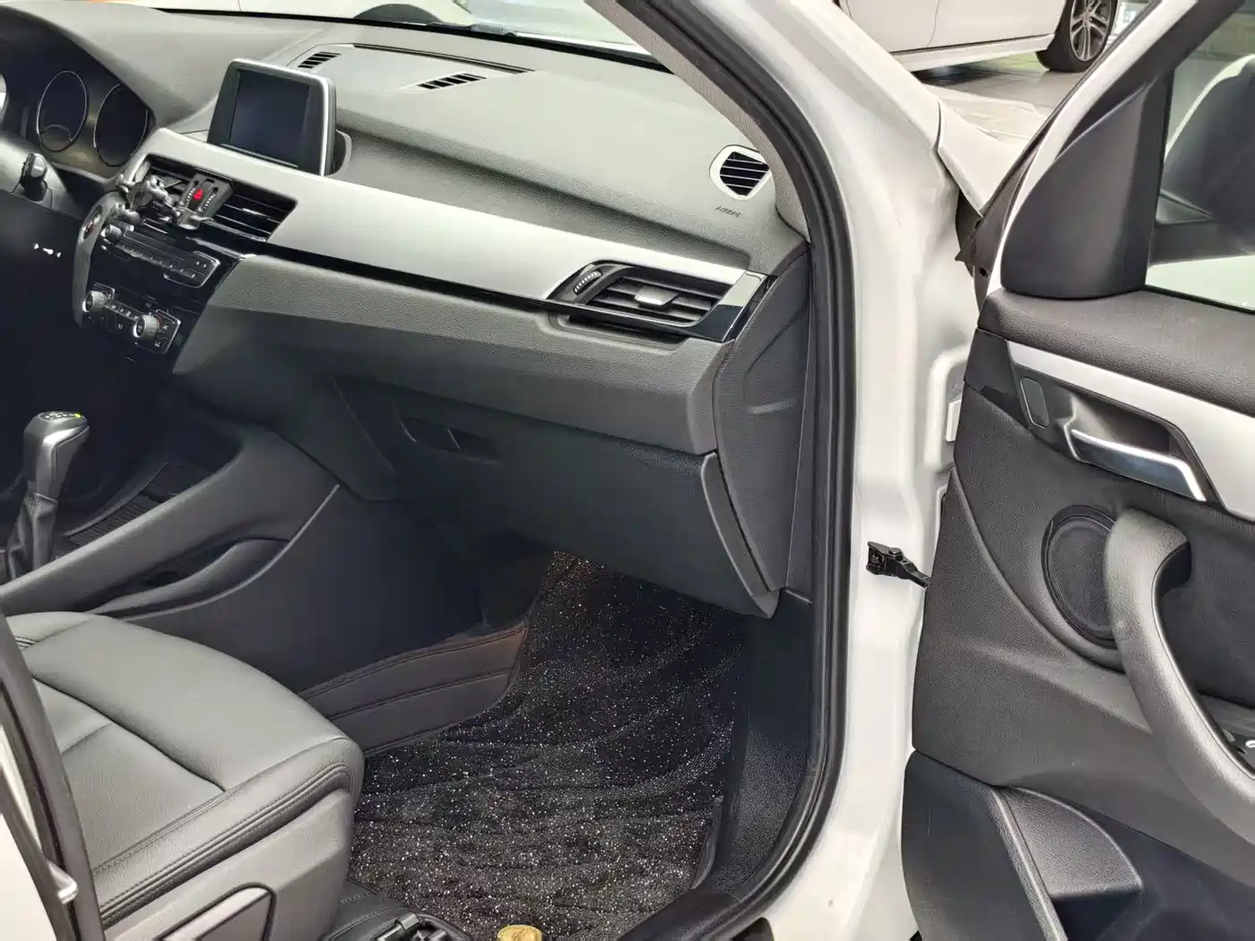 BMW X1 2019 sDrive20Li Leading Model фото 10