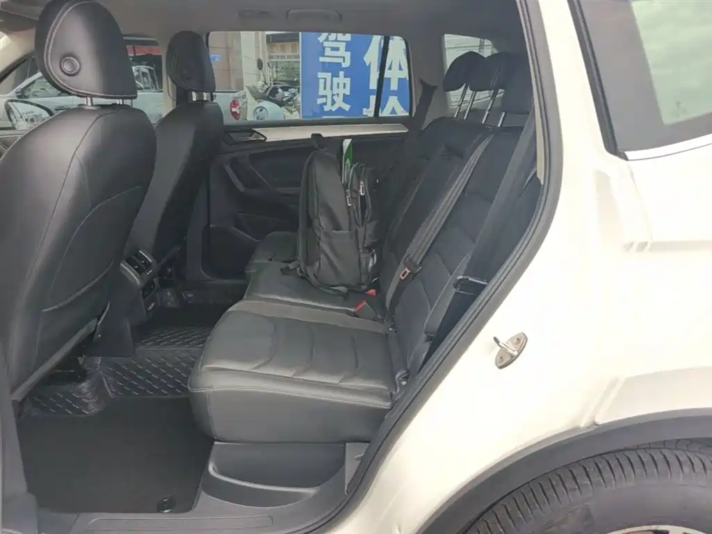 Volkswagen Tiguan L 2018 Facelift 330TSI Automatic 2WD Luxury Edition фото 17