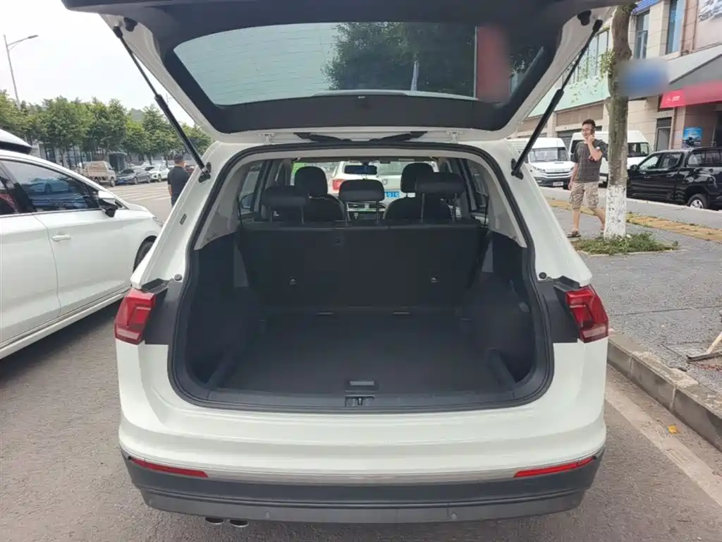 Volkswagen Tiguan L 2018 Facelift 330TSI Automatic 2WD Luxury Edition фото 19
