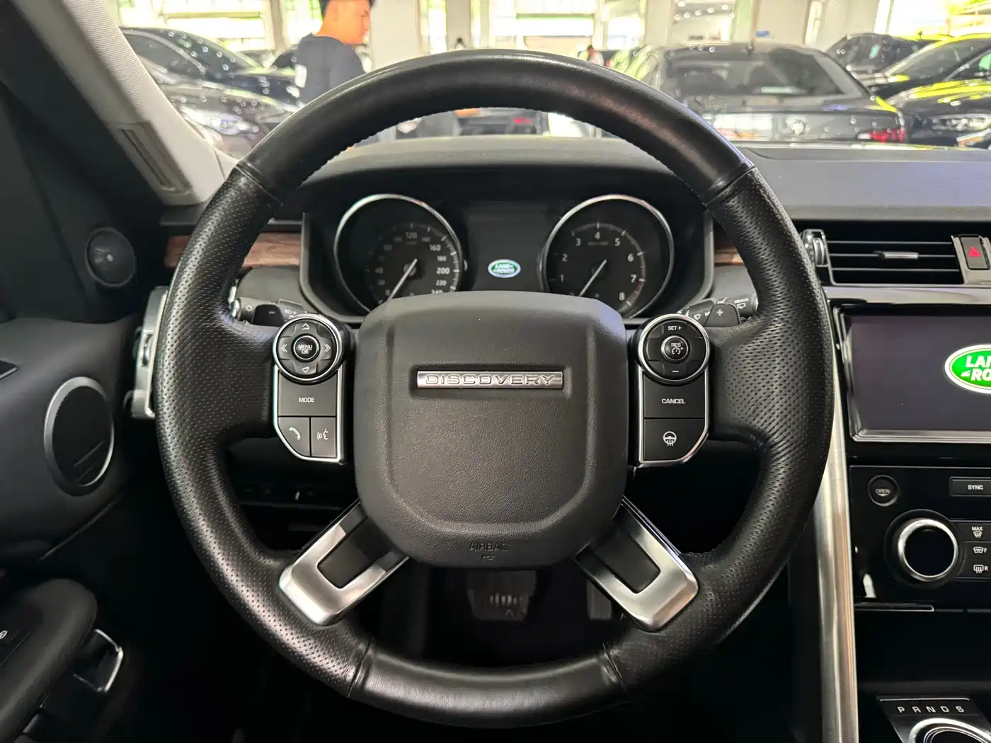 Land Rover Discovery 2017 3.0 SC V6 HSE фото 12