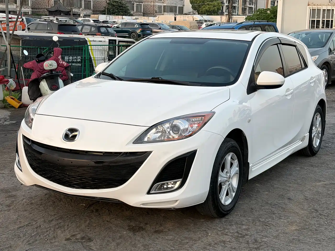 Mazda Mazda3 Axela 2013 2013 Hatchback 1.6L Automatic Elite