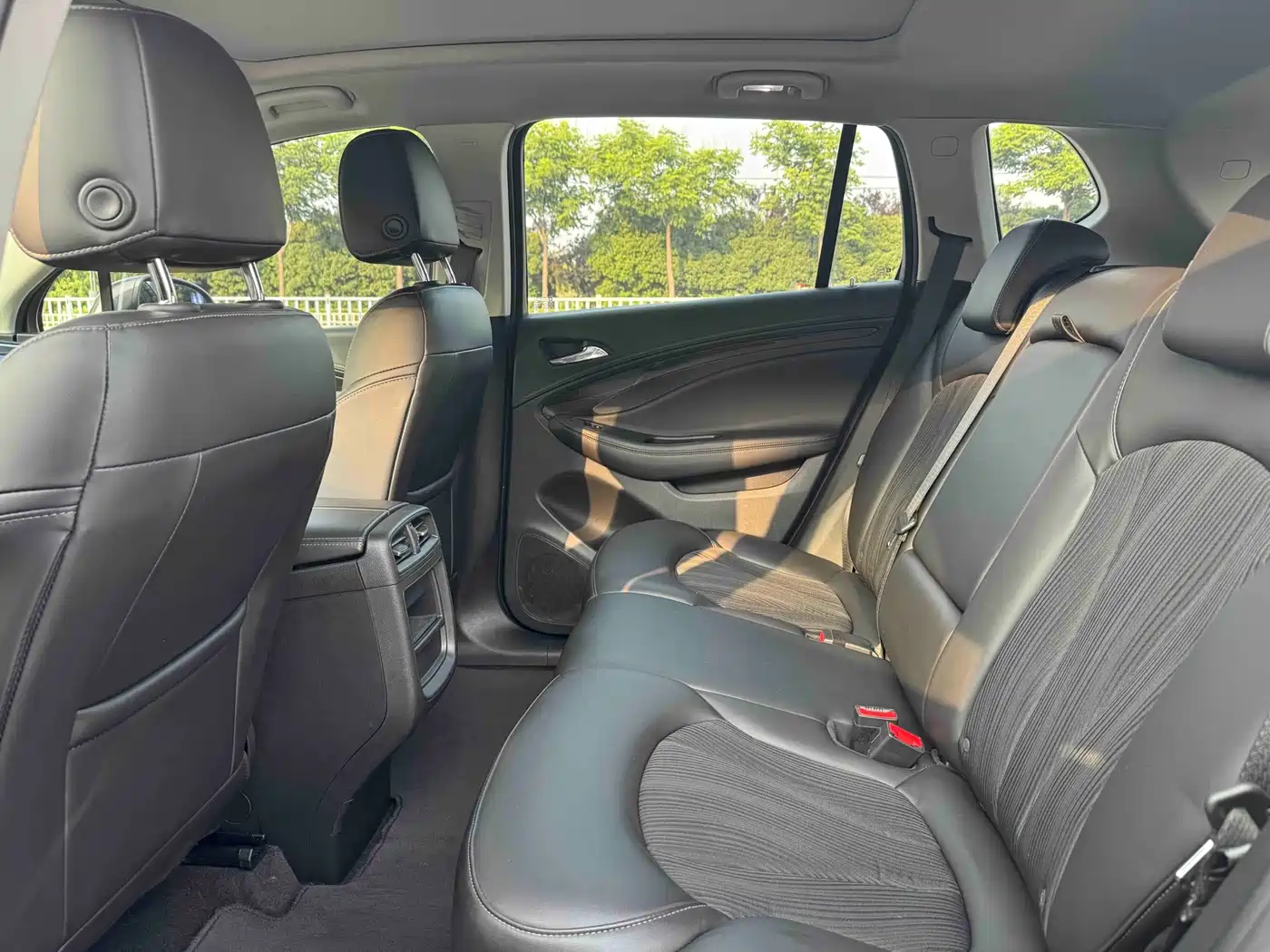 Фото 15 - Buick Envision Plus