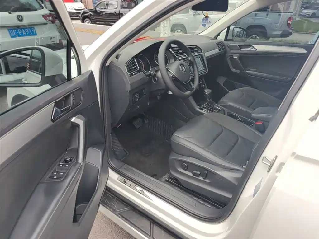 Volkswagen Tiguan L 2018 Facelift 330TSI Automatic 2WD Luxury Edition фото 16