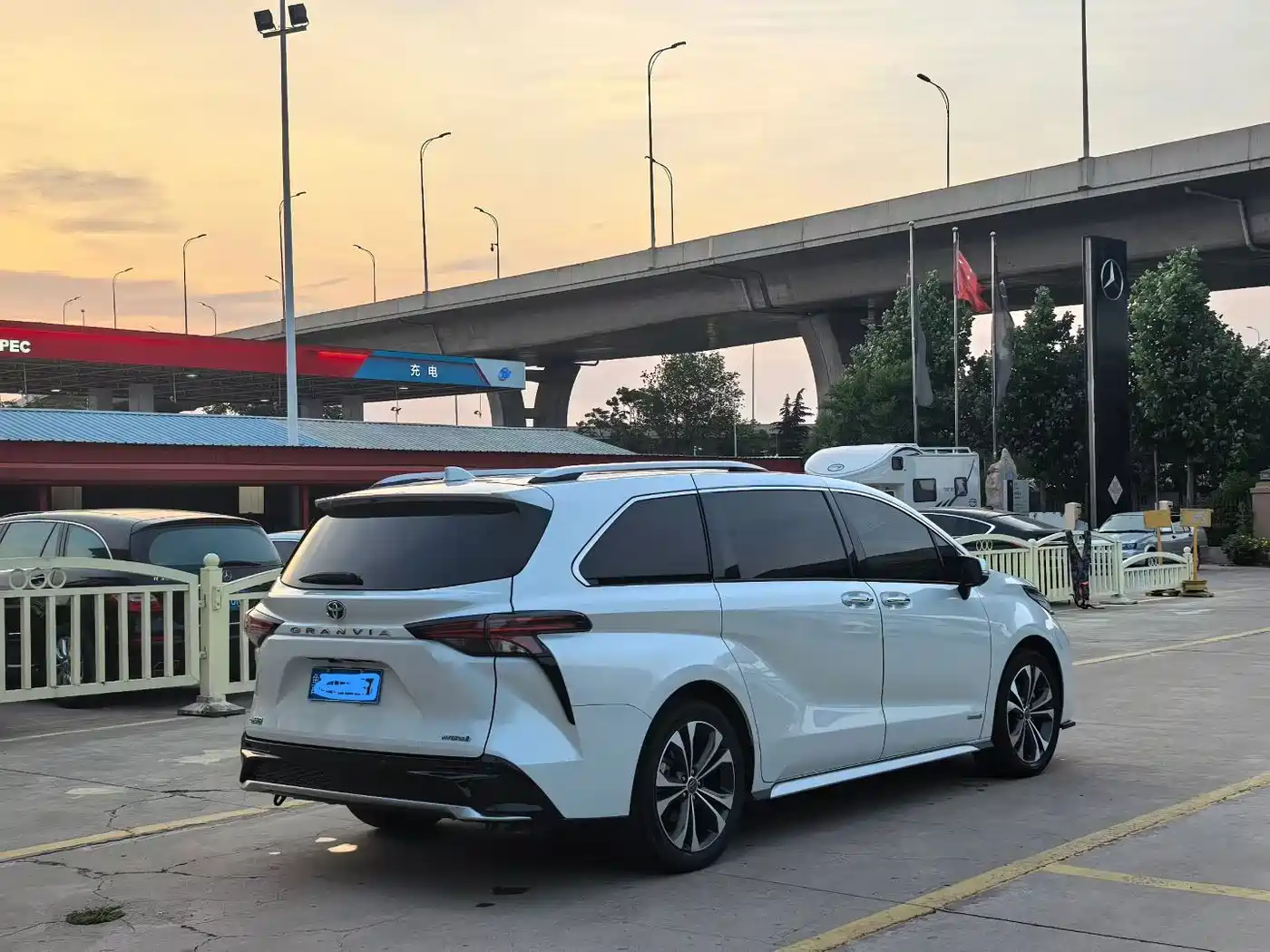 Фото 5 - Toyota Granvia