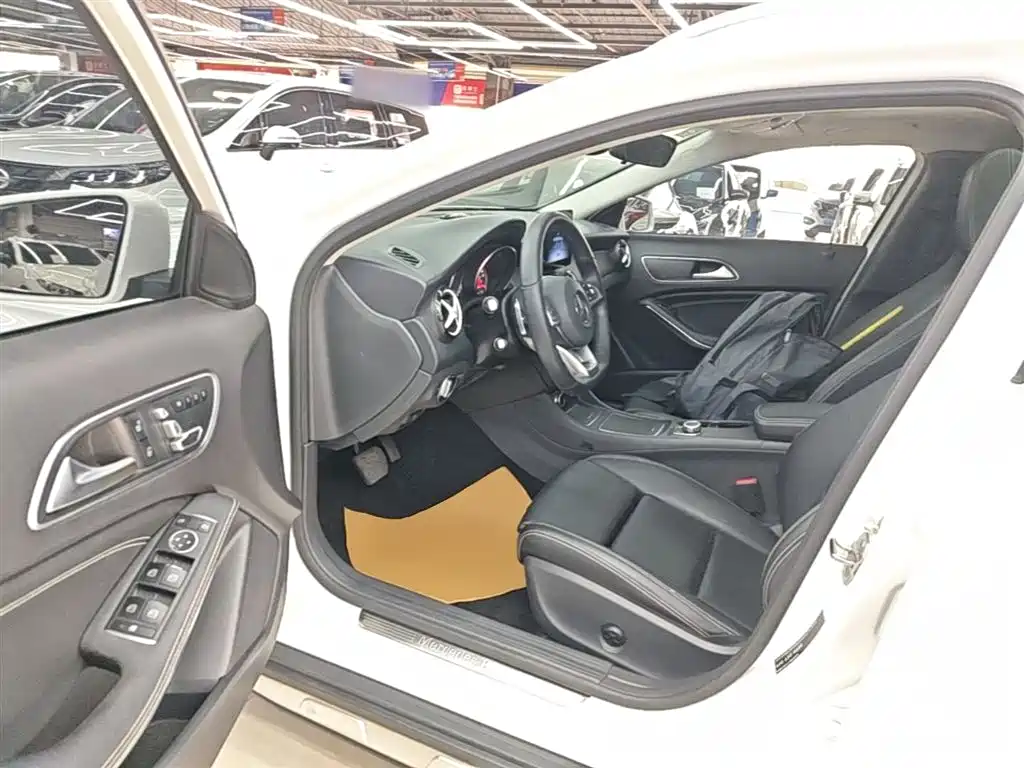 Mercedes-Benz GLA 2019 GLA 200 Dynamic фото 16