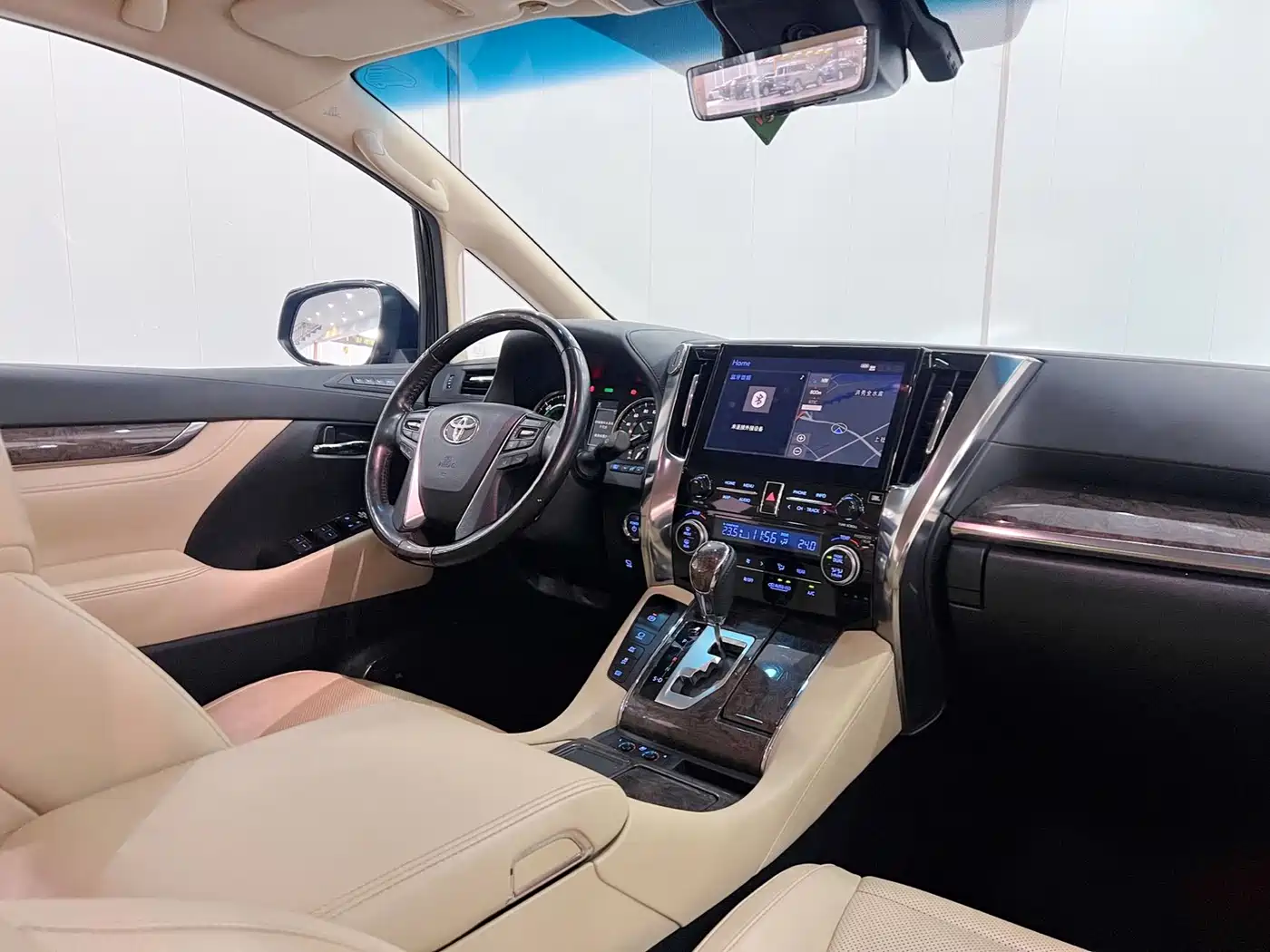 Toyota Vellfire 2019 Hybrid 2.5L HV Premium Edition фото 15