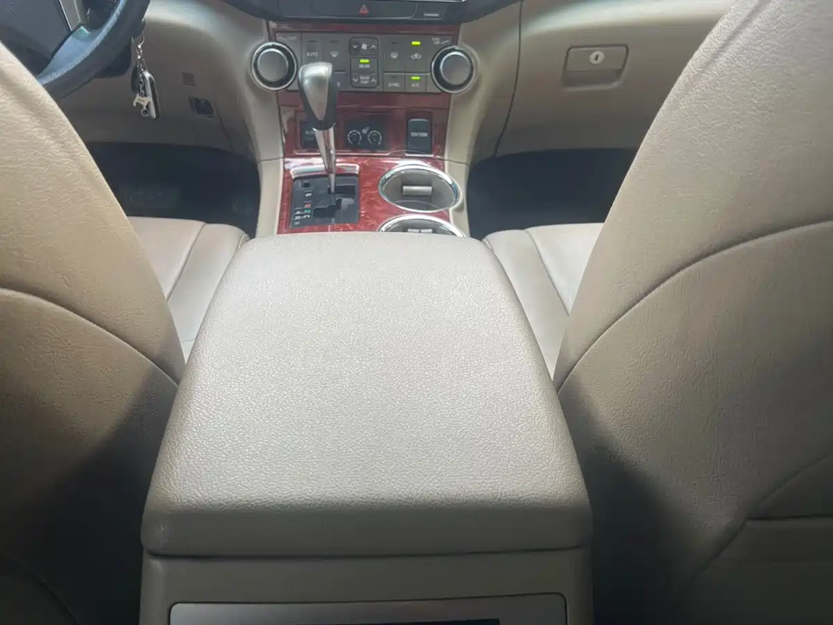 Toyota Highlander 2012 2.7L 2WD 7-Seater Luxury Edition фото 15