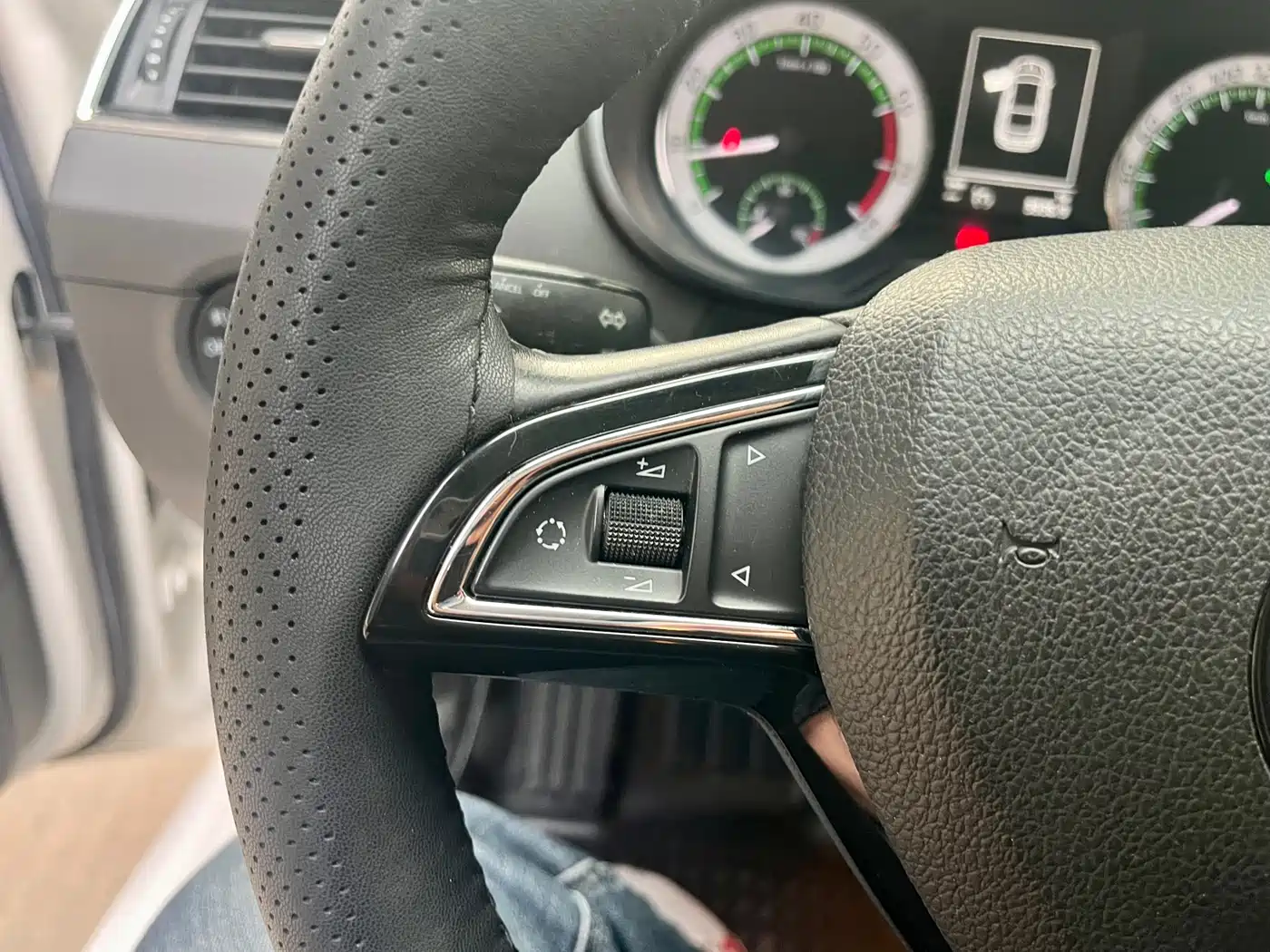 Škoda Octavia 2018 1.6L Automatic Luxury фото 9