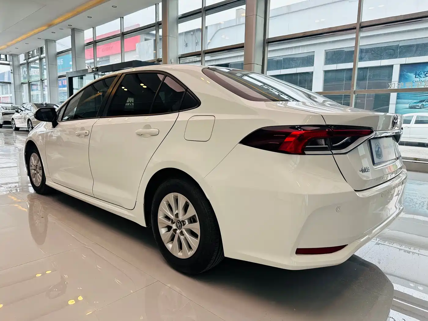 Toyota Corolla 2021 TNGA 1.5L CVT Elite Edition фото 4