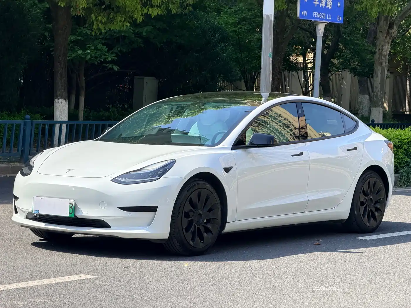 TESLA MODEL 3 (IMPORTED)