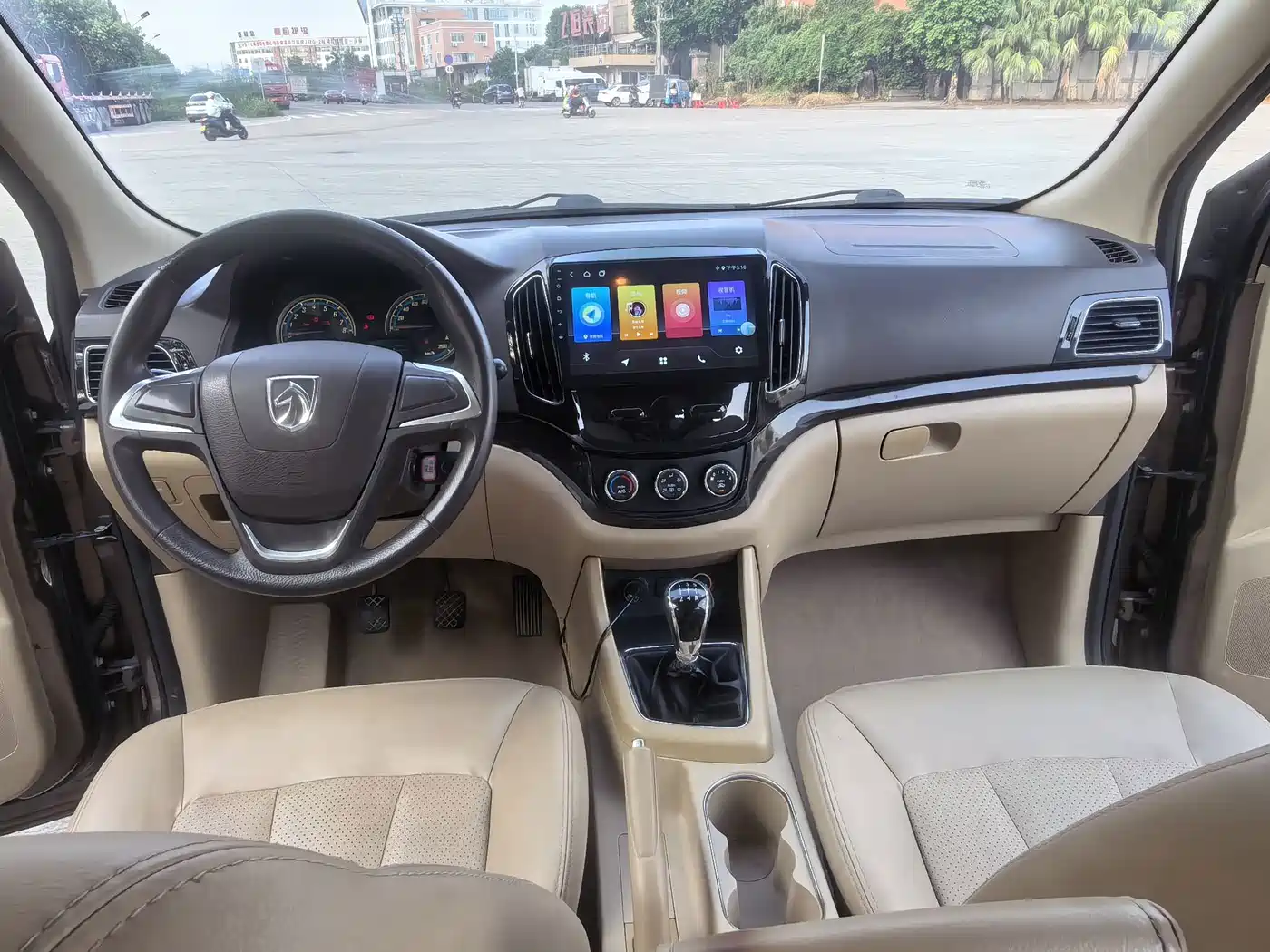Baojun 730 2015 2014 1.5L Manual Comfort 7-seater