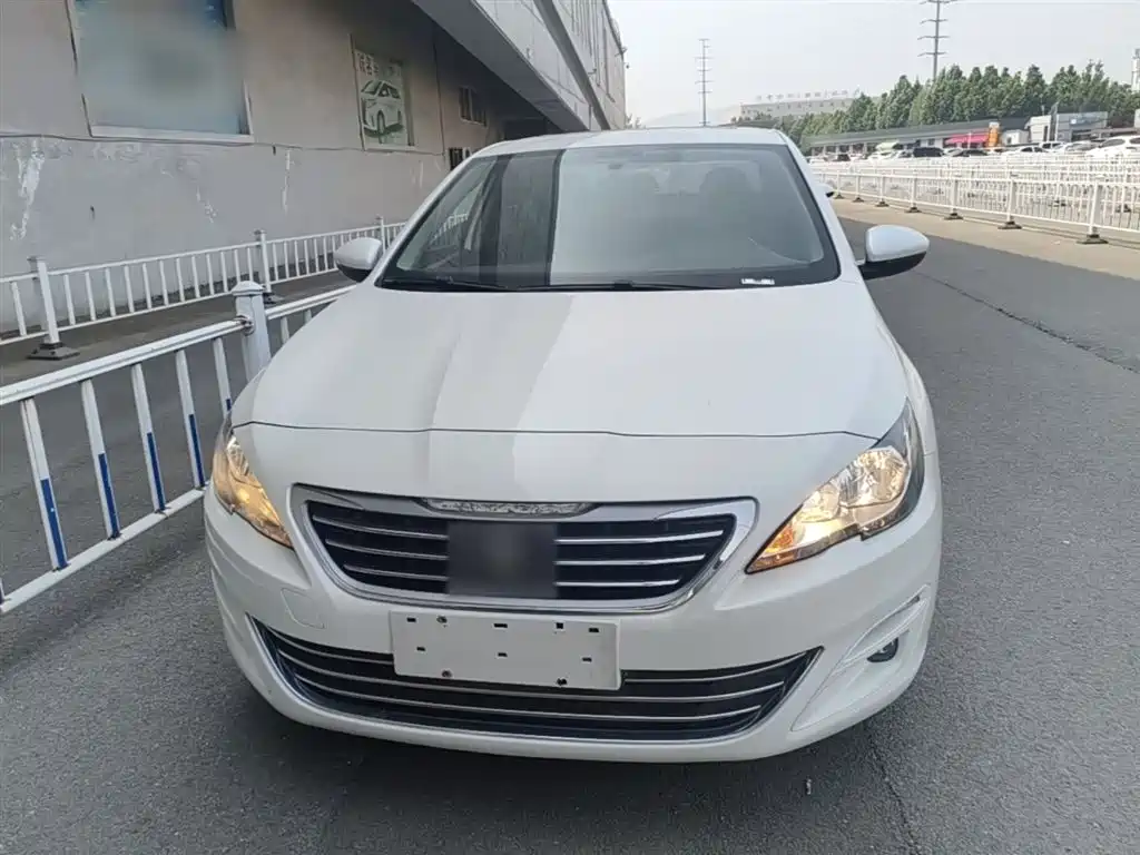 Peugeot 408 2014 1.8L Automatic Luxury Edition фото 3