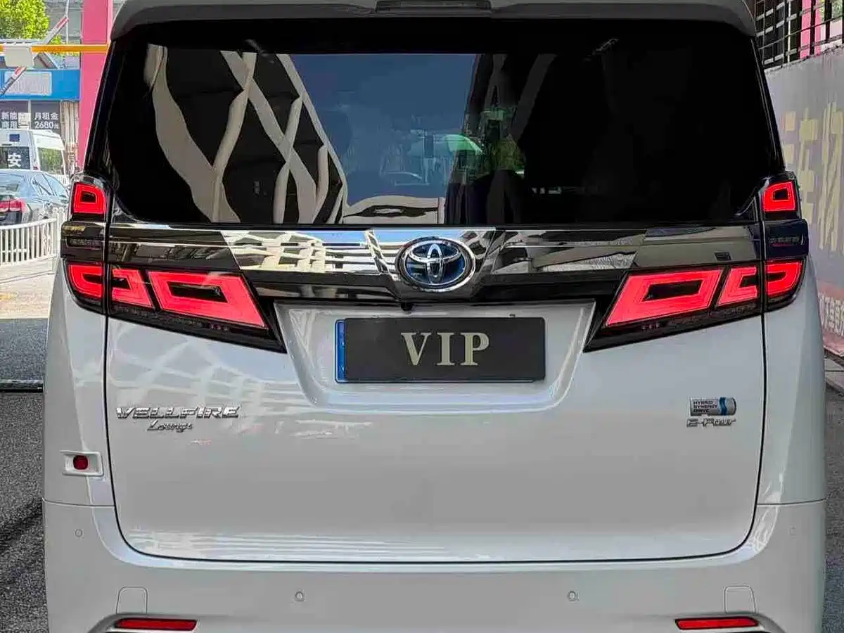 Фото 5 - Toyota Vellfire