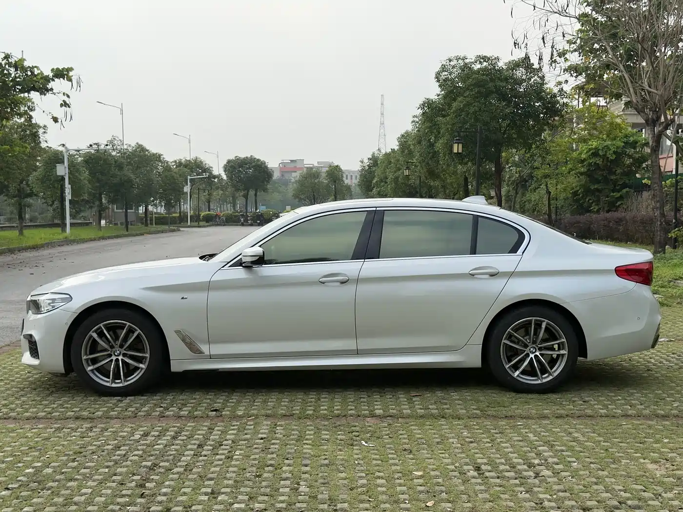 BMW 5 Series 2020 525Li M Sport Package фото 6