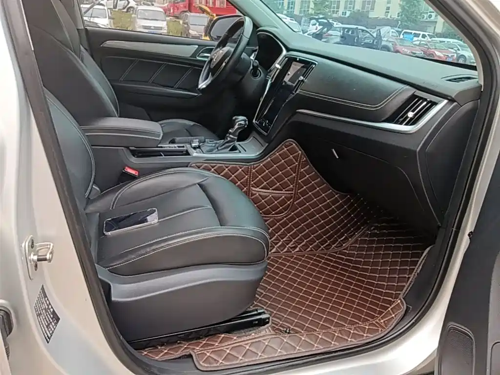 Фото 25 - Roewe RX5