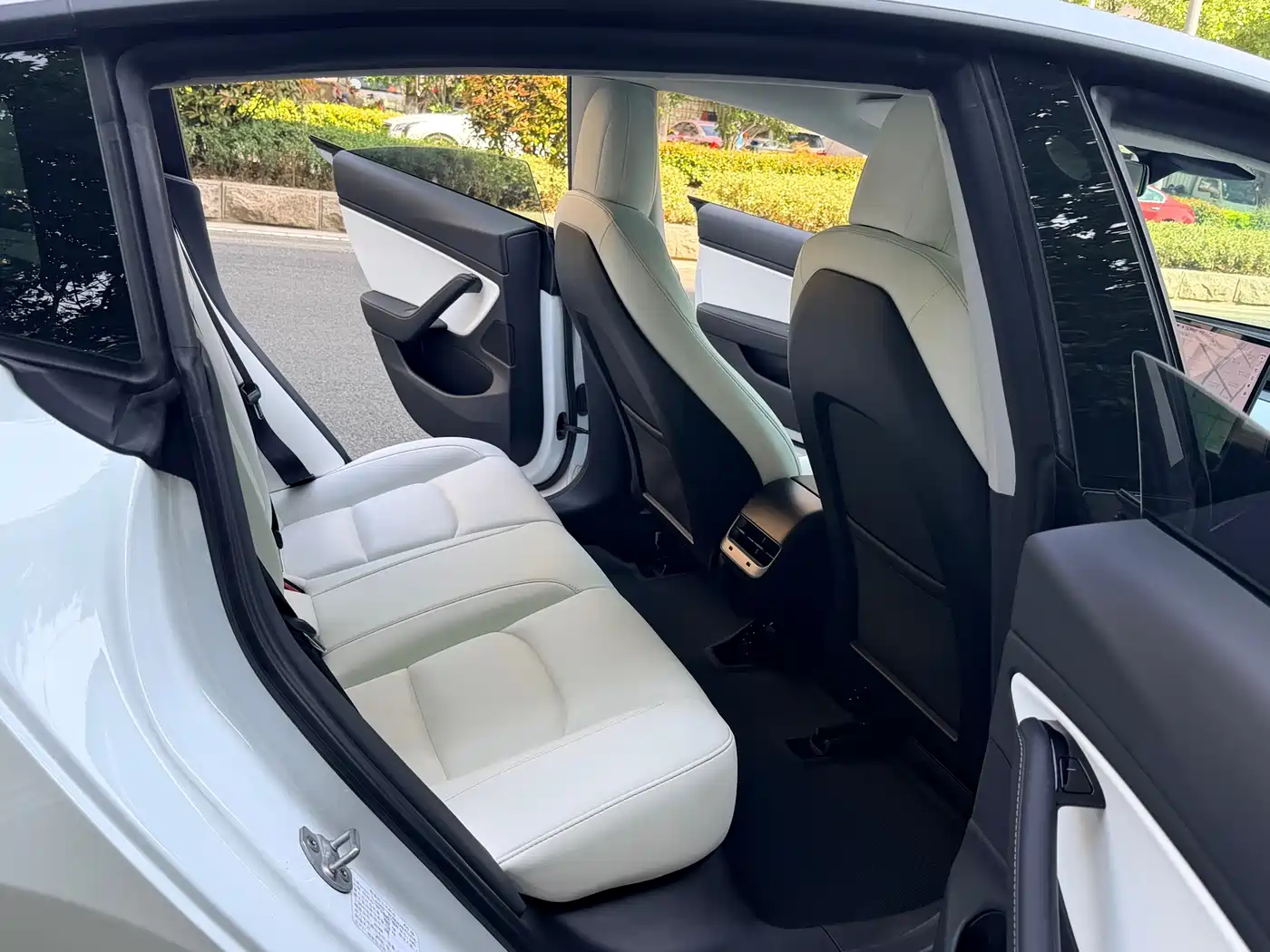 TESLA MODEL 3 (IMPORTED)