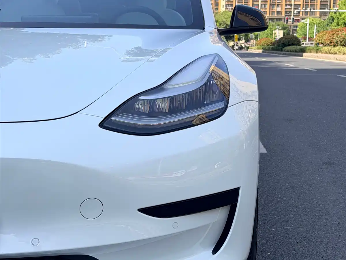 TESLA MODEL 3 (IMPORTED)
