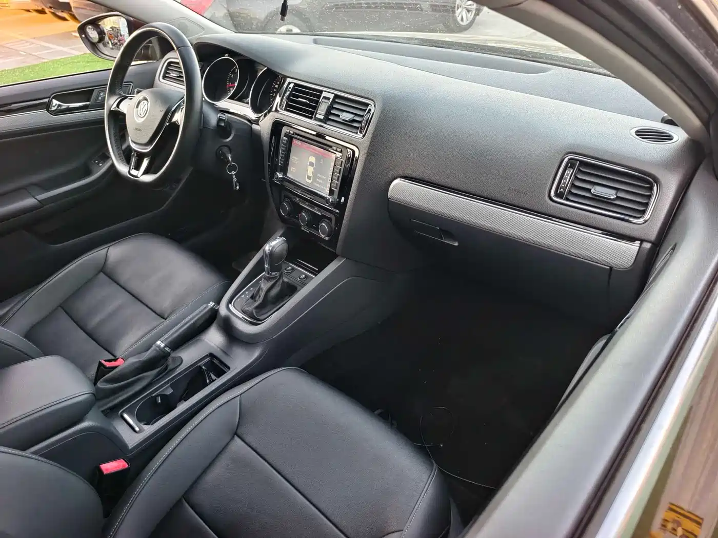 Volkswagen Sagitar 2015 230TSI Automatic Comfort фото 17