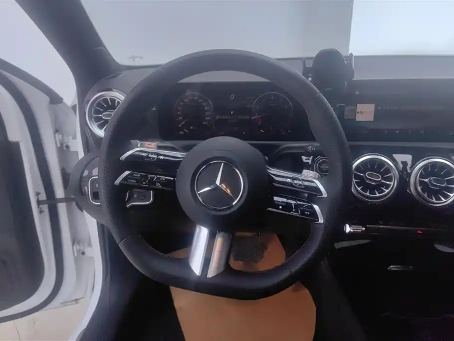 Mercedes-Benz A-Class 2024 A 200 L Fashion Edition фото 15