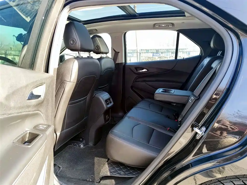 Chevrolet Equinox 2019 535T Auto Galloping Edition China V фото 10