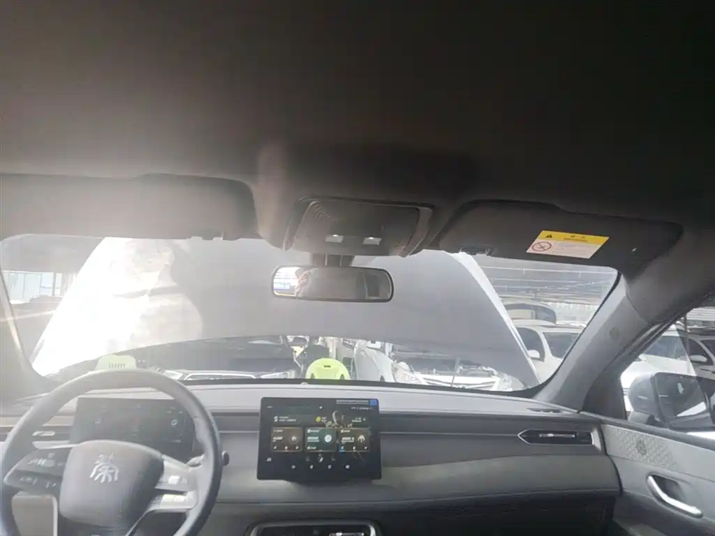 BYD Qin PLUS 2025 DM-i Smart Drive 55KM Leader фото 14