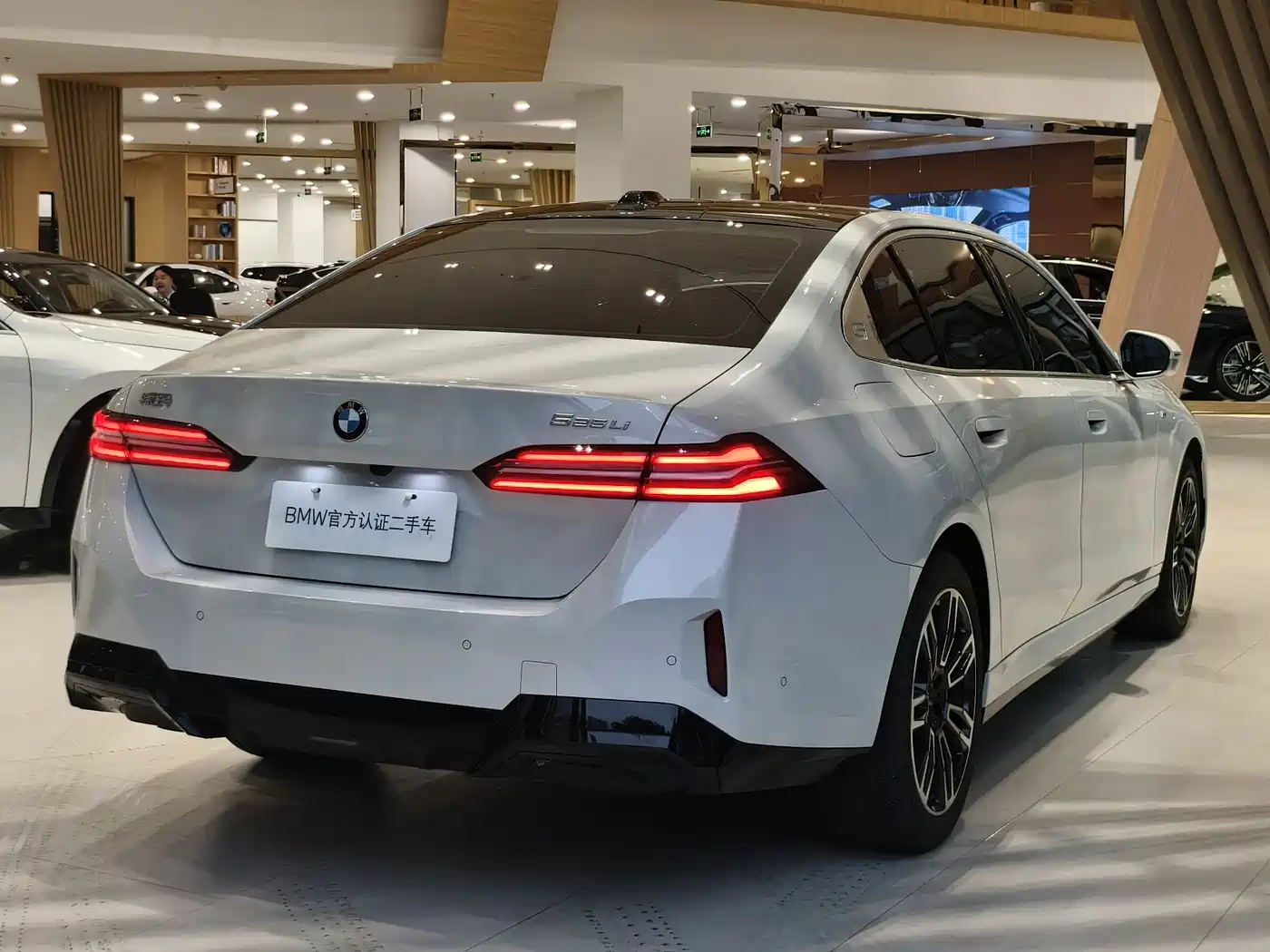 BMW 5 Series 2025 525Li M Sport Package фото 4