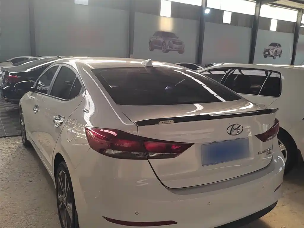 Hyundai Elantra 2016 Model 1.6L Automatic Smart Elite фото 10