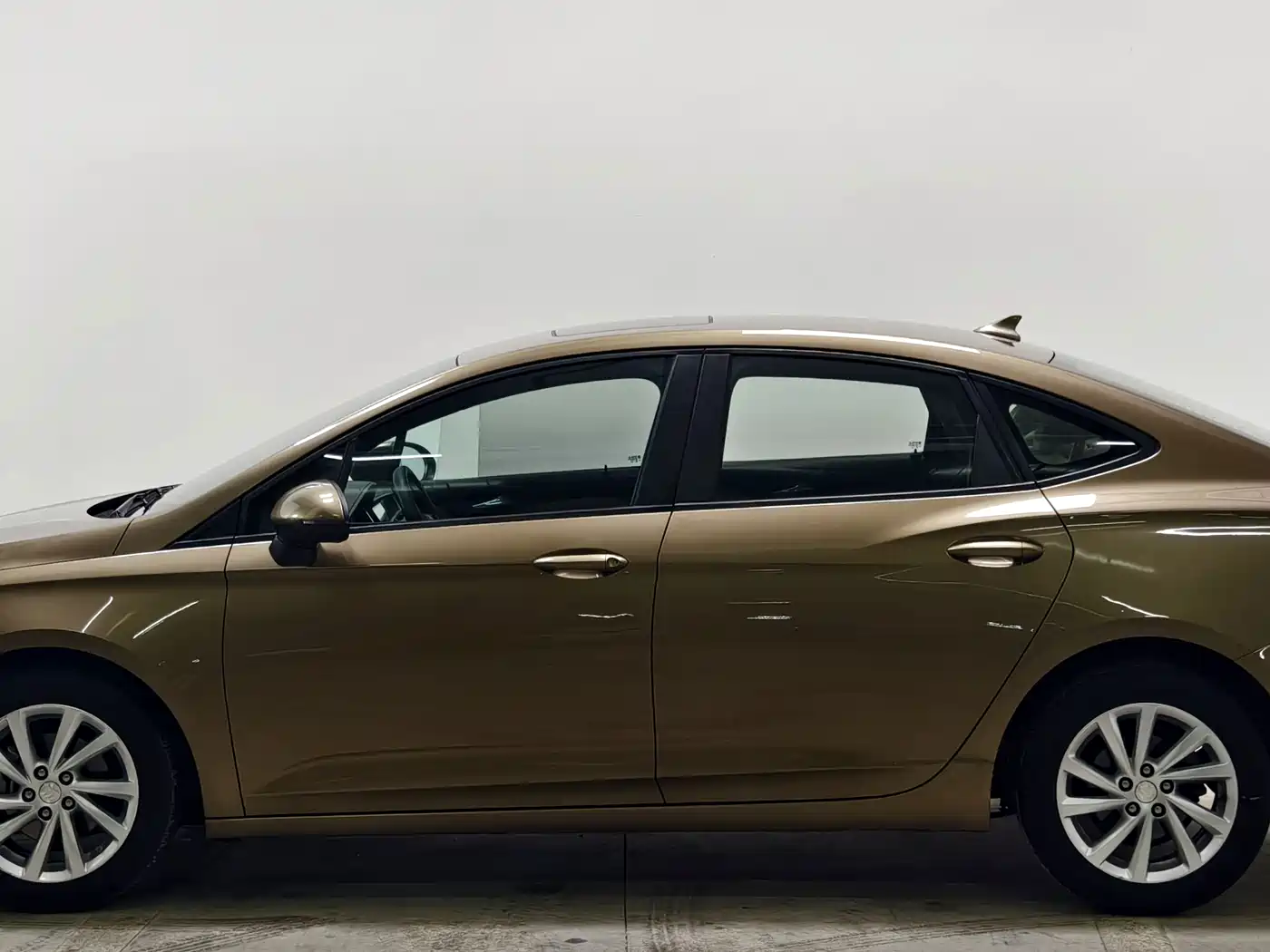 Photo 7 - Buick Verano