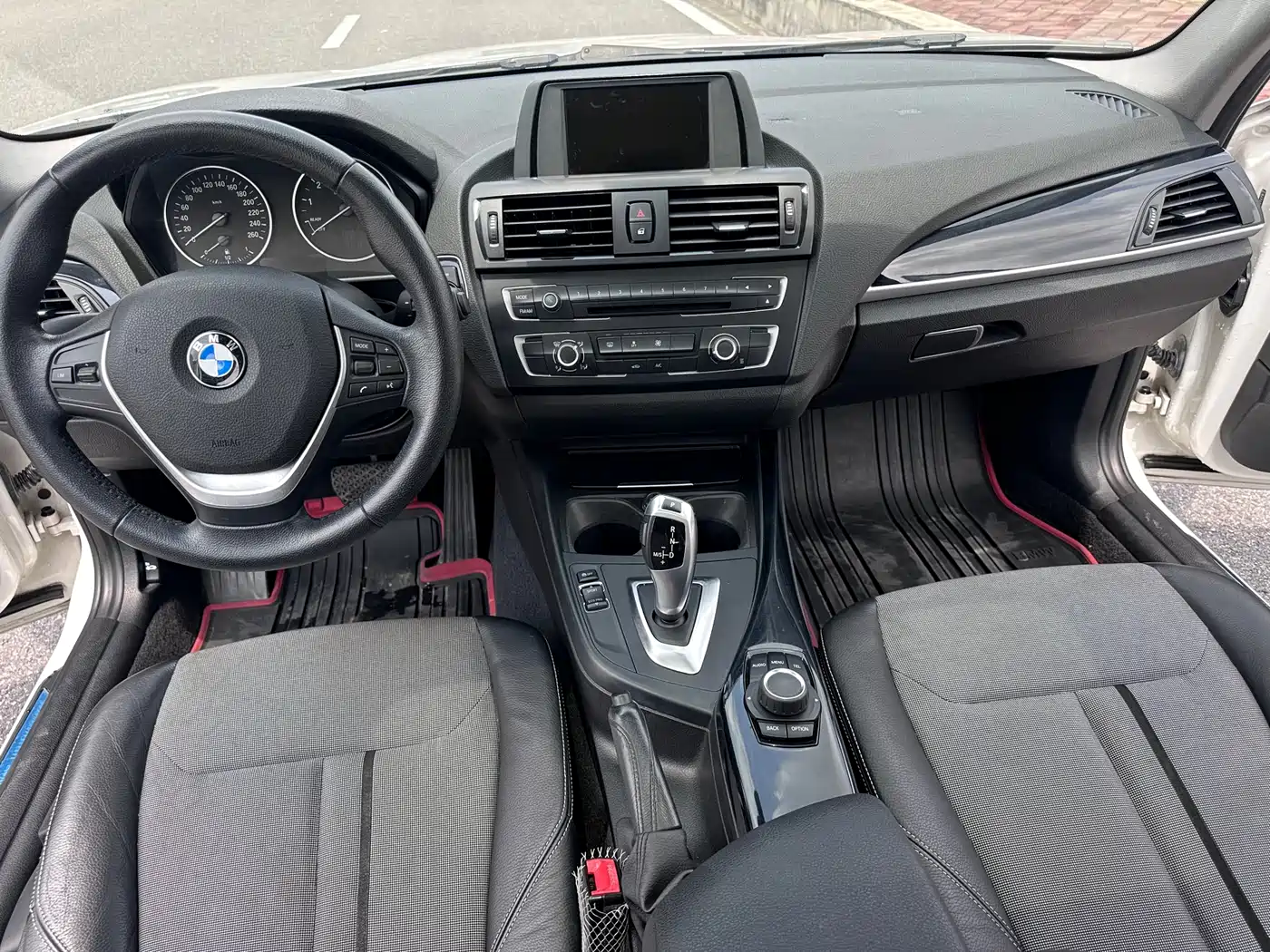 BMW 1 Series (Import) 2013 Facelift 116i Urban Model фото 10
