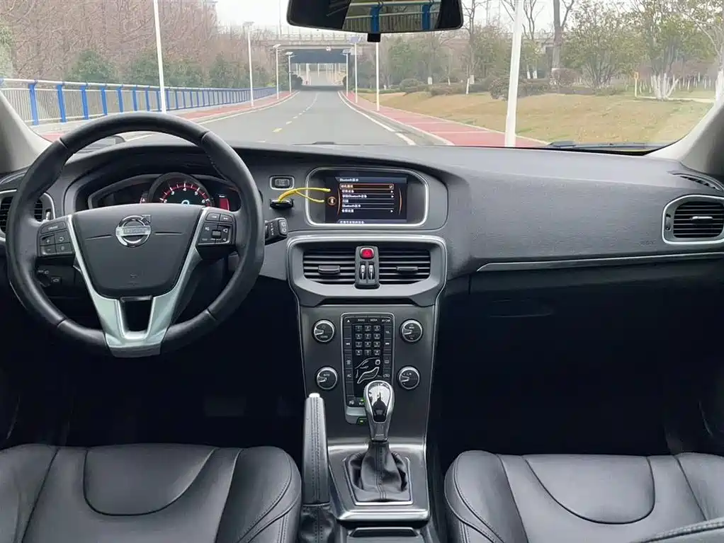 Фото 22 - Volvo V40