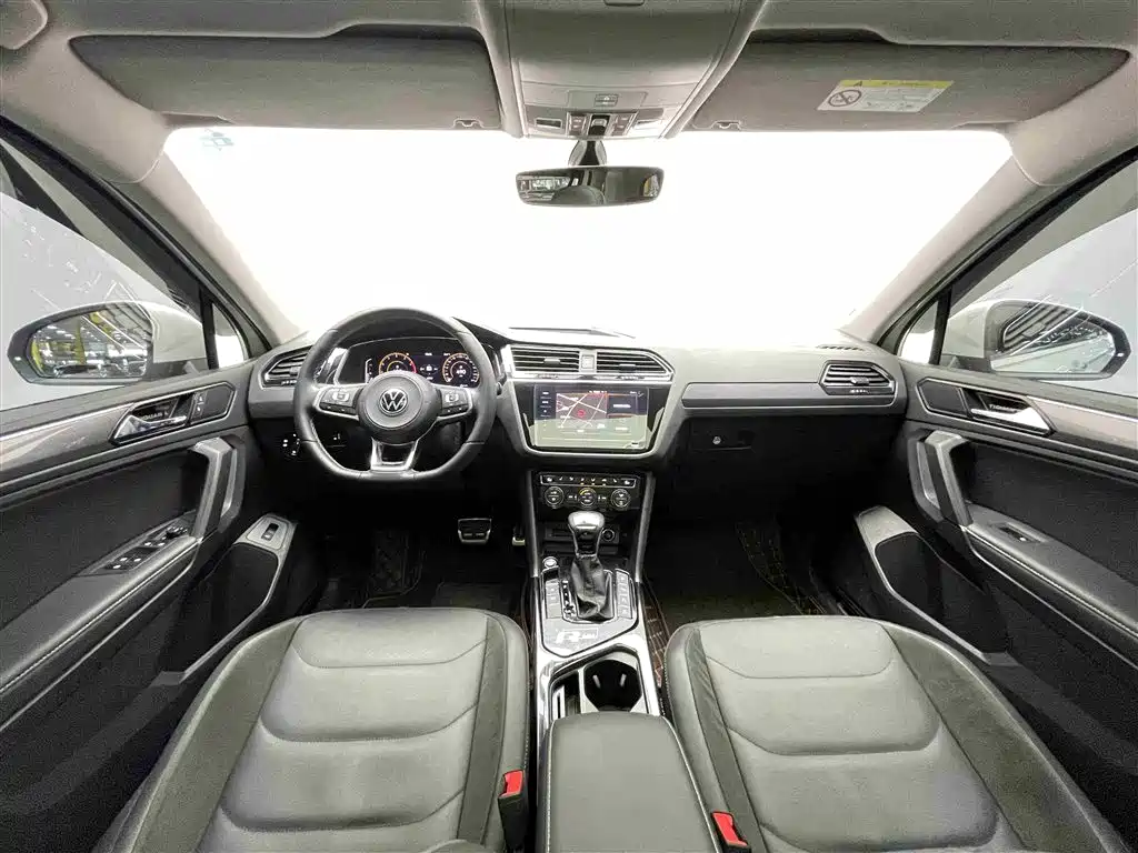 Volkswagen Tiguan L 2021 330TSI Automatic 2WD R-Line Premium фото 8