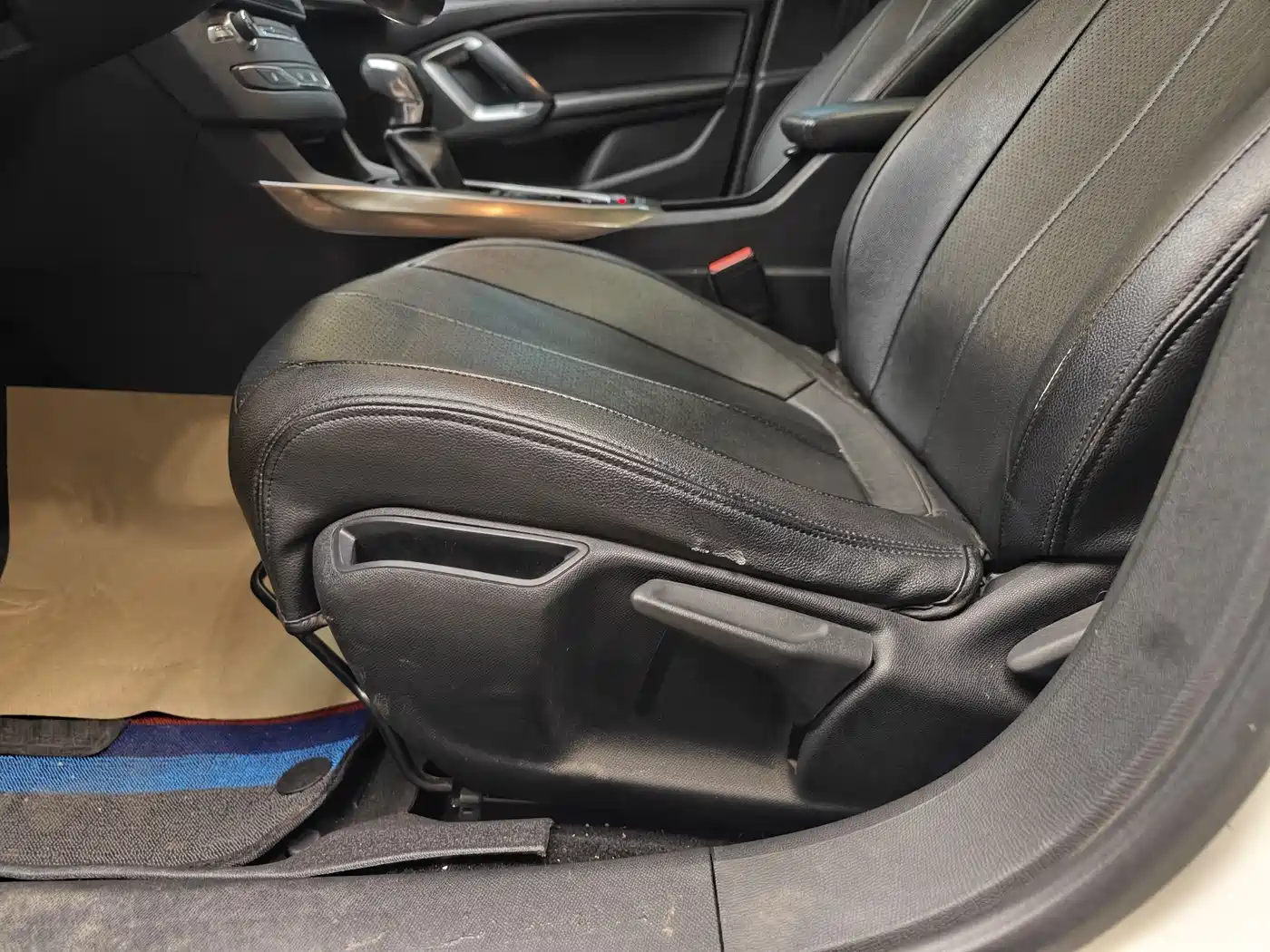 Peugeot 408 2015 Model 1.2T Automatic Luxury Edition фото 11