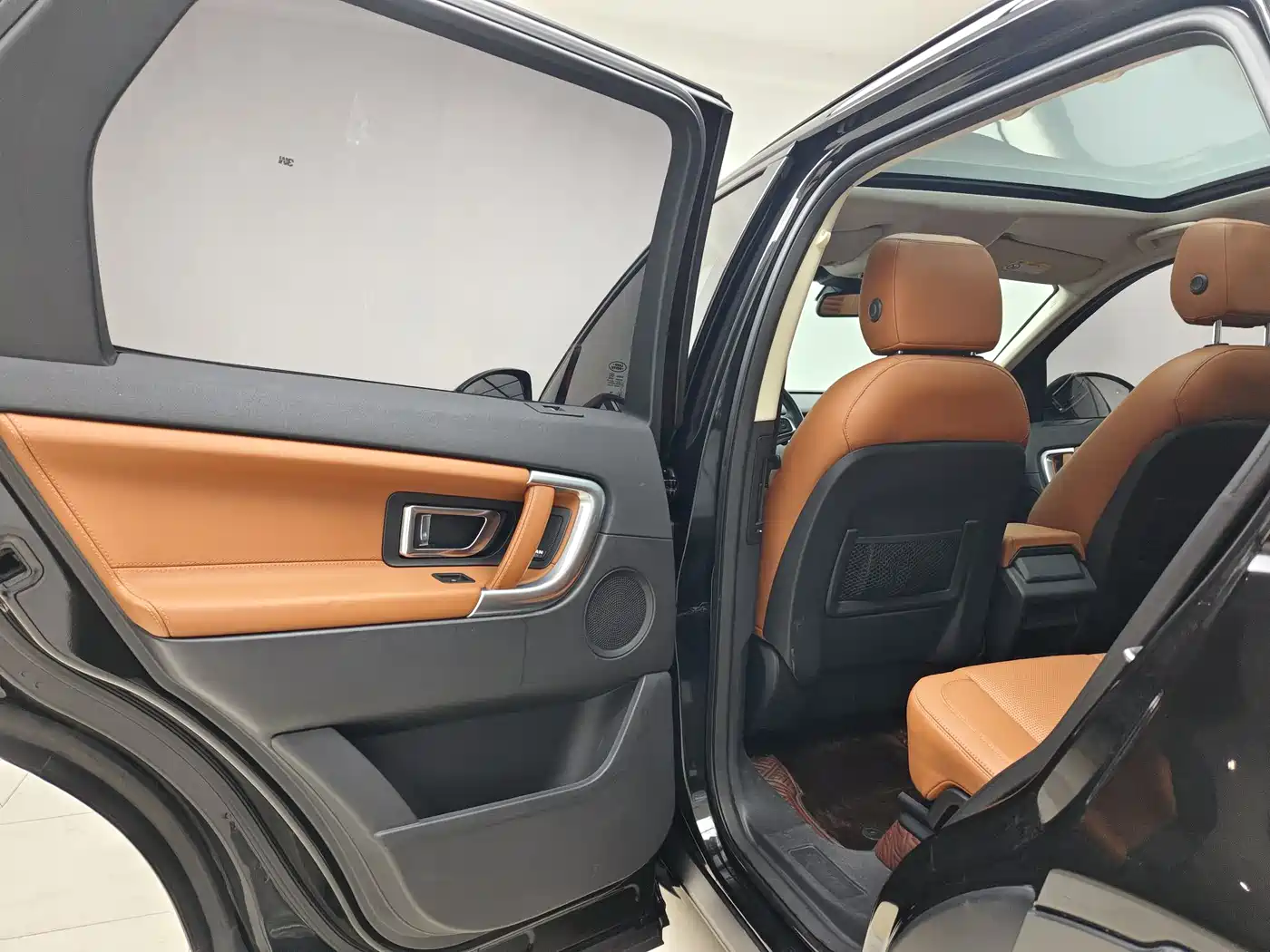 Land Rover Discovery Sport (Import) 2015 2.0T HSE Luxury фото 6