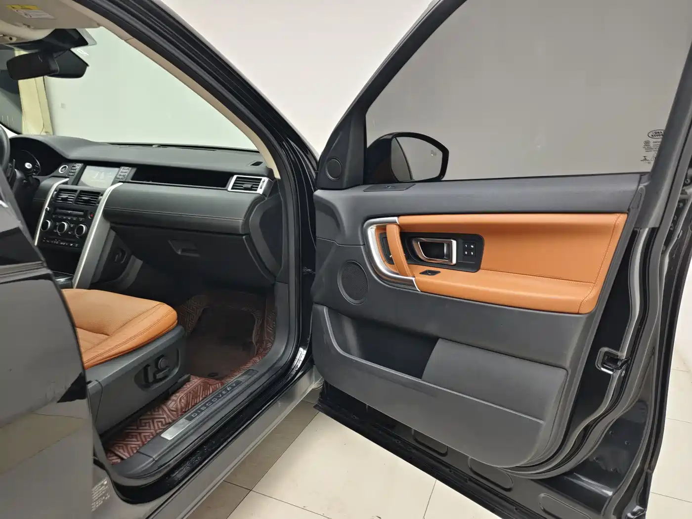 Land Rover Discovery Sport (Import) 2015 2.0T HSE Luxury фото 12