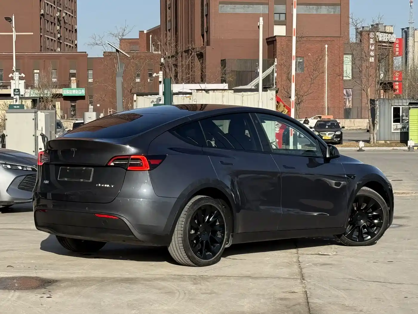 TESLA MODEL Y