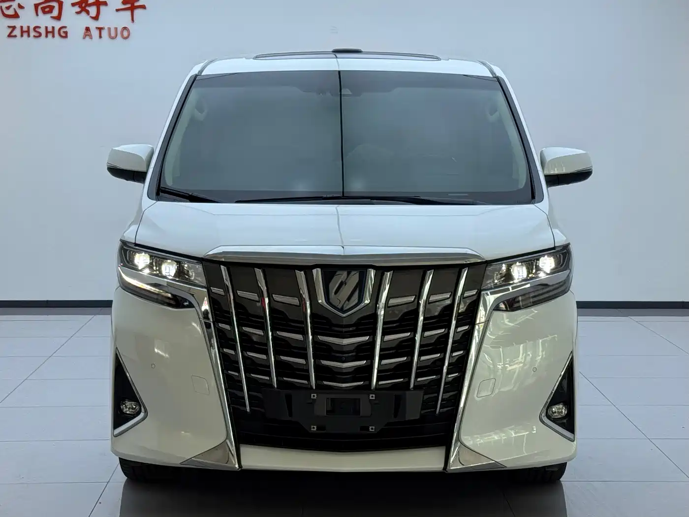 Toyota Alphard 2021 Hybrid 2.5L Premium фото 2