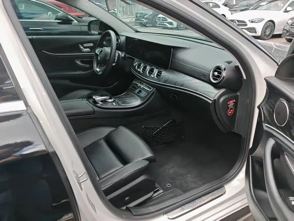 Photo 12 - Mercedes-Benz E-Class