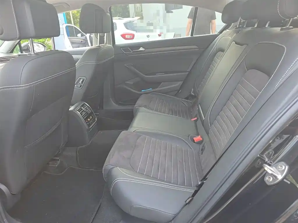 Volkswagen Magotan 2021 330TSI DSG 30th Anniversary Edition фото 23
