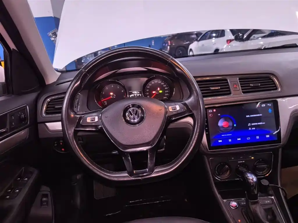 Volkswagen Lavida 2017 1.6L Automatic Comfort Edition фото 11