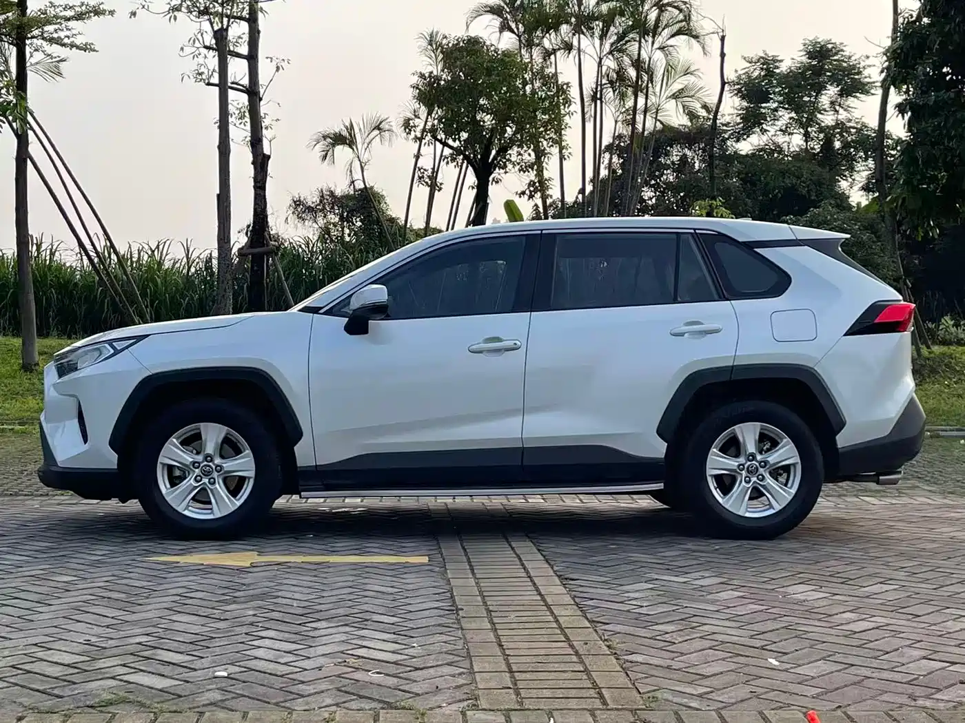 Toyota RAV4 Rongfang 2022 2.0L CVT 2WD Urban Edition фото 8