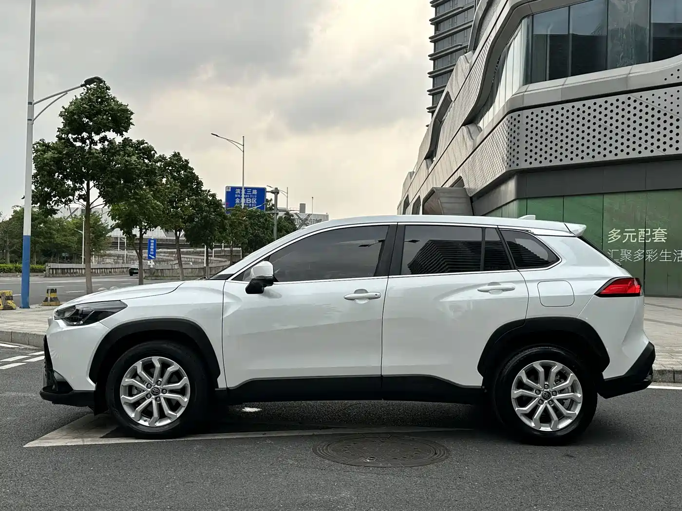 Toyota Frontlander 2022 2.0L CVT Leading Edition фото 4