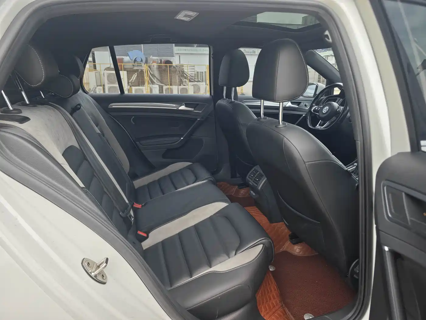 Photo 14 - Volkswagen Golf