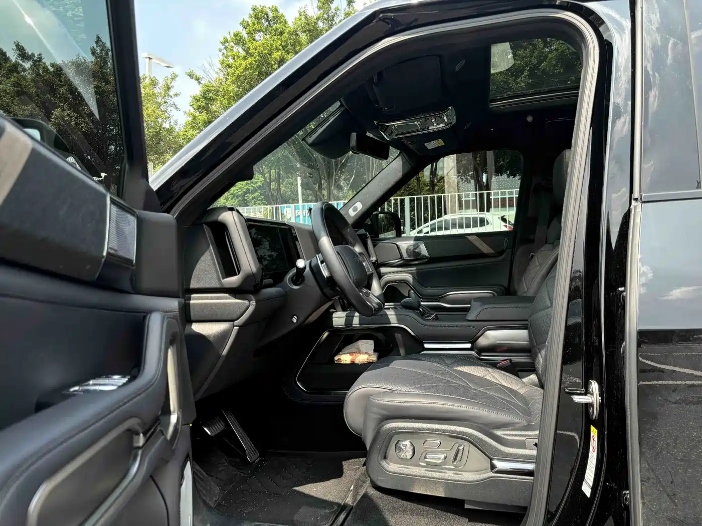 Fang Cheng Bao Leopard 8 2025 2025 Zhiyong Flagship 7-Seater
